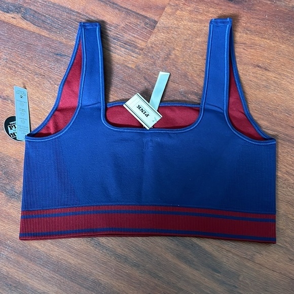 VS PINK Flip It Seamless Reversible Sports Bra navy blue & maroon medium stretch - Picture 9 of 10